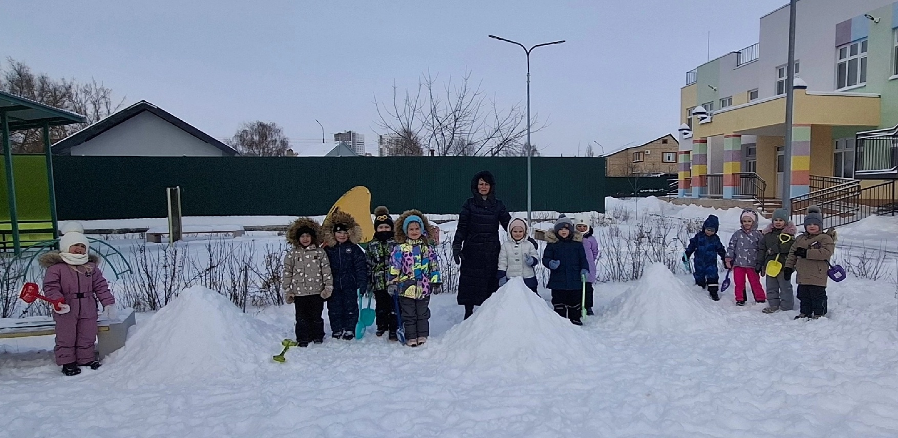 Снег и труд в радость.