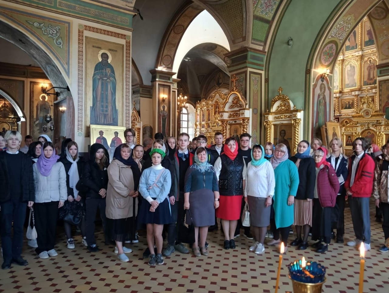 Ученики и педагоги нашей школы приняли участие в  молодёжной Божественной литургии в Свято-Троицком кафедральном соборе Покровска.