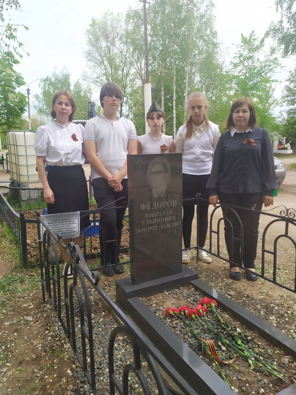 Нельзя научиться любить живых, если не умеешь хранить память об ушедших….