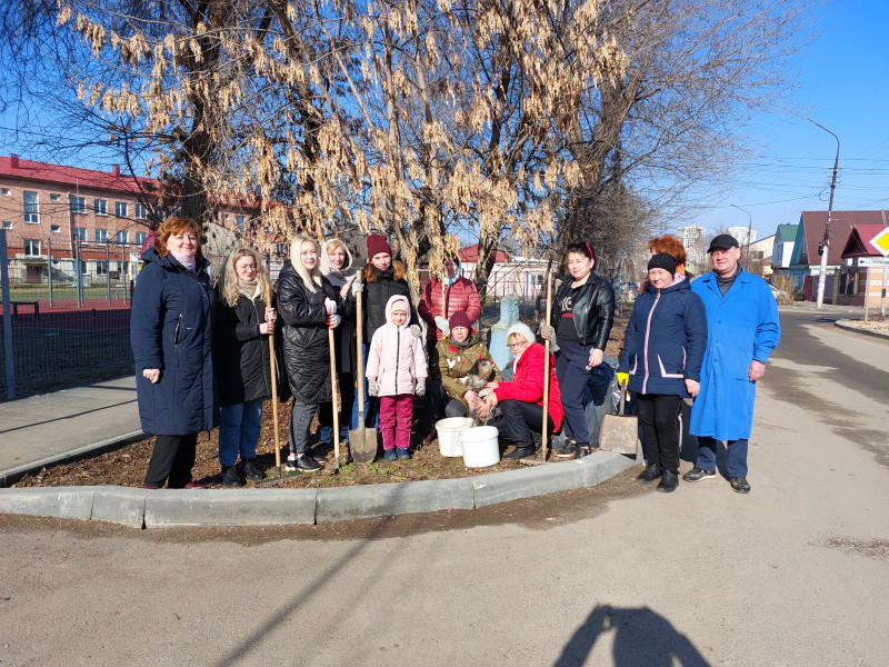 1 апреля коллектив школы принял активное участие в  общегородском субботнике.